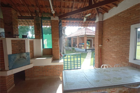 Chácara à venda com 6 quartos, sendo 1 suíte,  em Cercadinho, Alambari, SP