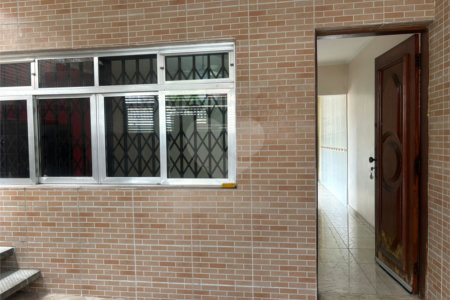 Casa à venda com 3 quartos, sendo 1 suíte,  em Jardim Catarina, São Paulo, SP