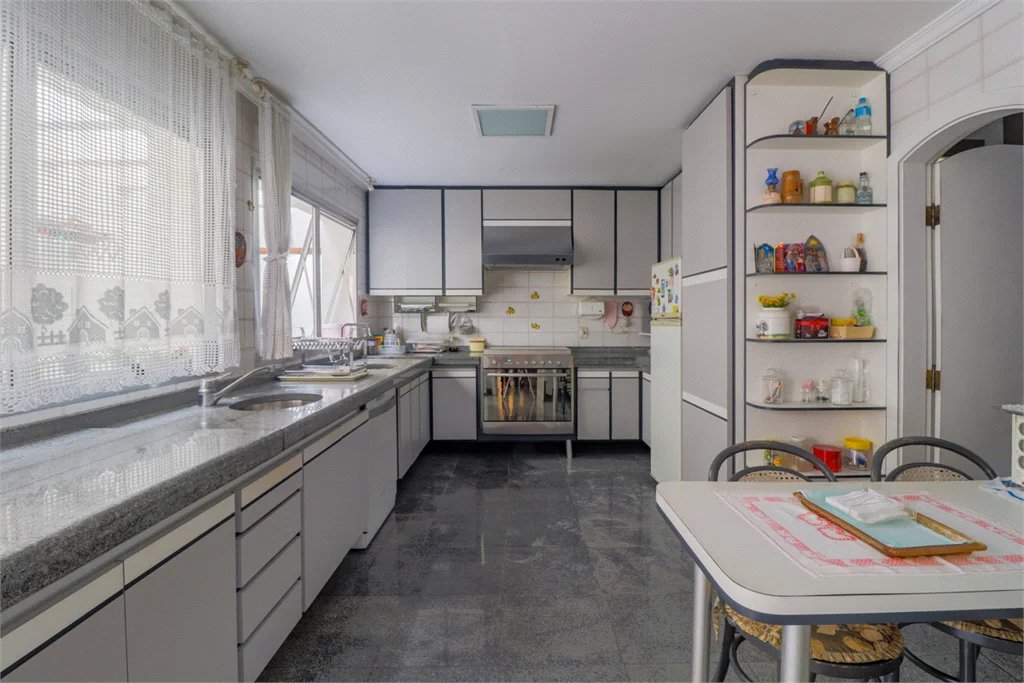 Casa à venda com 4 quartos, sendo 3 suítes,  em Vila Sônia, São Paulo, SP
