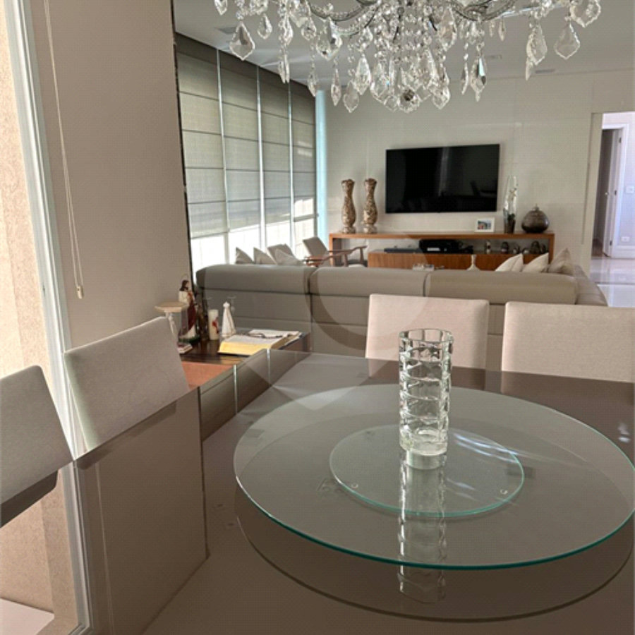 Apartamento à venda com 3 suítes em Vila Suzana, São Paulo, SP