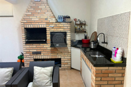 Sobrado à venda com 3 quartos em Montanhão, São Bernardo do Campo, SP