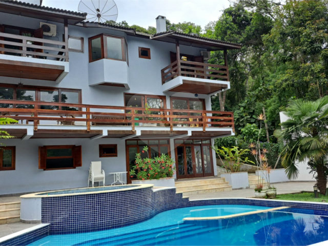 Casa à venda com 6 quartos, sendo 4 suítes,  no condomínio Alpes da Cantareira, Mairiporã - SP