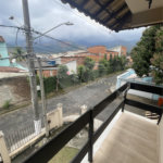 Casa à venda com 5 quartos, sendo 3 suítes, no condomínio Recanto das Palmeiras, Rio de Janeiro - RJ