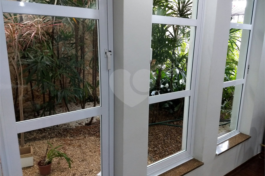 Casa Térrea à venda ou para alugar com 4 suítes em Horto, São Paulo, SP