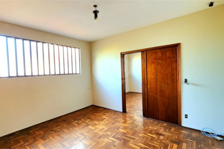 Casa à venda com 3 quartos, sendo 1 suíte, no Centro, Araraquara, SP