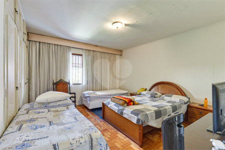 Casa Térrea à venda com 4 quartos, sendo 1 suíte,  em Jardim Prudência, São Paulo, SP