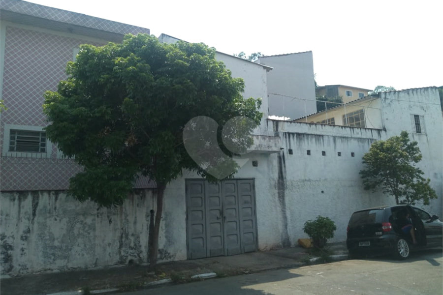 Sobrado à venda com 3 quartos em Vila Nivi, São Paulo, SP