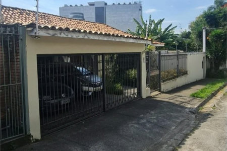 Casa à venda com 4 quartos, sendo 2 suítes, no condomínio Comendador Elias Jafet, São Paulo - SP