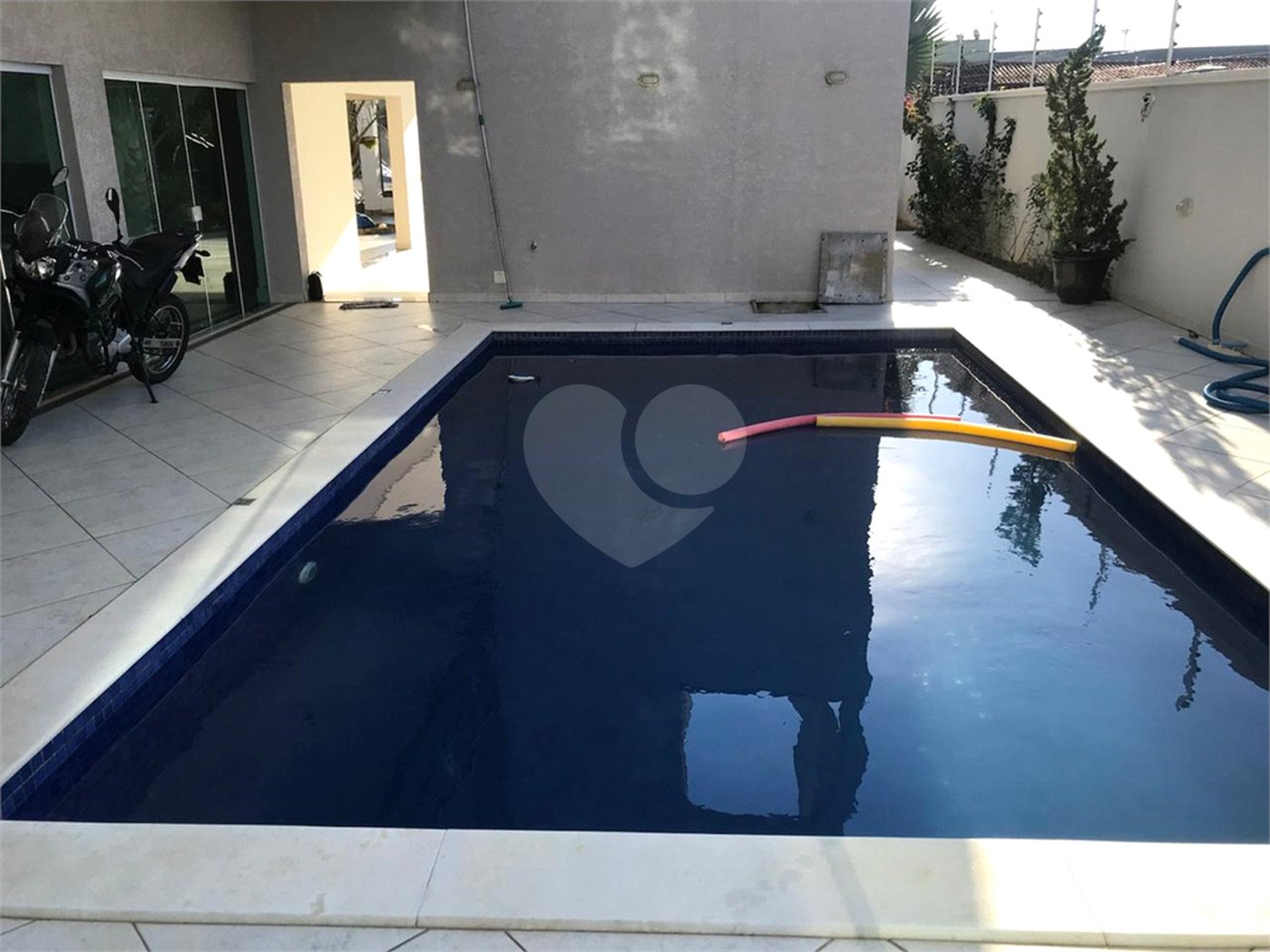 Casa à venda com 5 quartos, sendo 3 suítes, em Loteamento Jardim Morumbi, Atibaia, SP