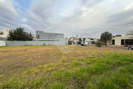 Terreno á venda, no Residencial Damha I, em São Carlos.