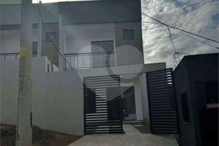 Casa à venda com 2 suítes no condomínio Residencial Camila, Rio de Janeiro - RJ