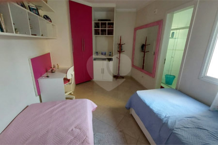 Casa à venda com 3 suítes no condomínio Itapuã XI, São Paulo - SP