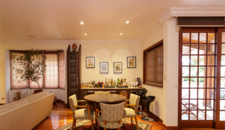 Casa à venda com 4 quartos, sendo 2 suítes,  no condomínio Ville Bourghese, São Paulo - SP