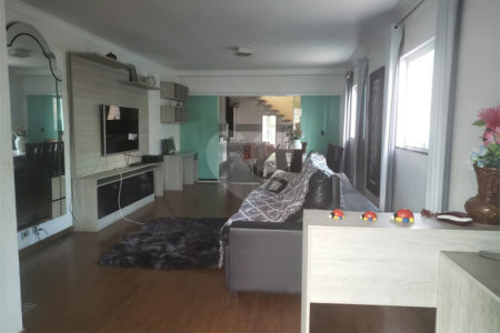 Sobrado à venda com 4 quartos, sendo 2 suítes, em Vila Mazzei, São Paulo, SP