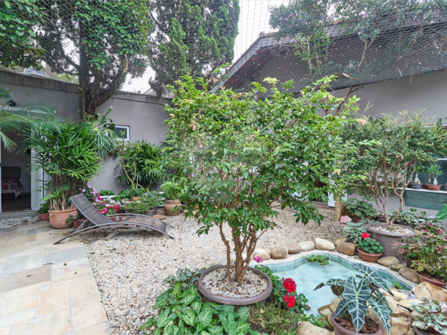 Casa à venda com 4 suítes em Granja Julieta, São Paulo, SP