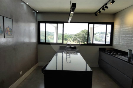 Casa à venda ou para alugar com 4 suítes no condomínio Figueira Garden, Atibaia - SP