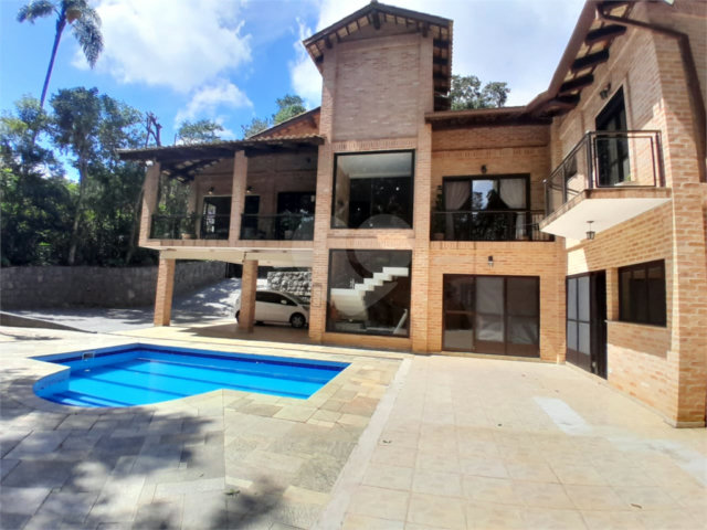 Casa à venda com 3 suítes no condomínio Cantareira, Mairiporã - SP