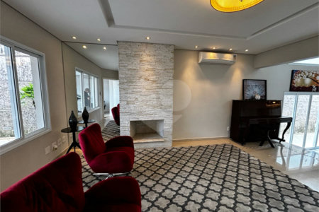 Casa à venda com 4 quartos, sendo 3 suítes,  em Vila Oliveira, Mogi das Cruzes, SP