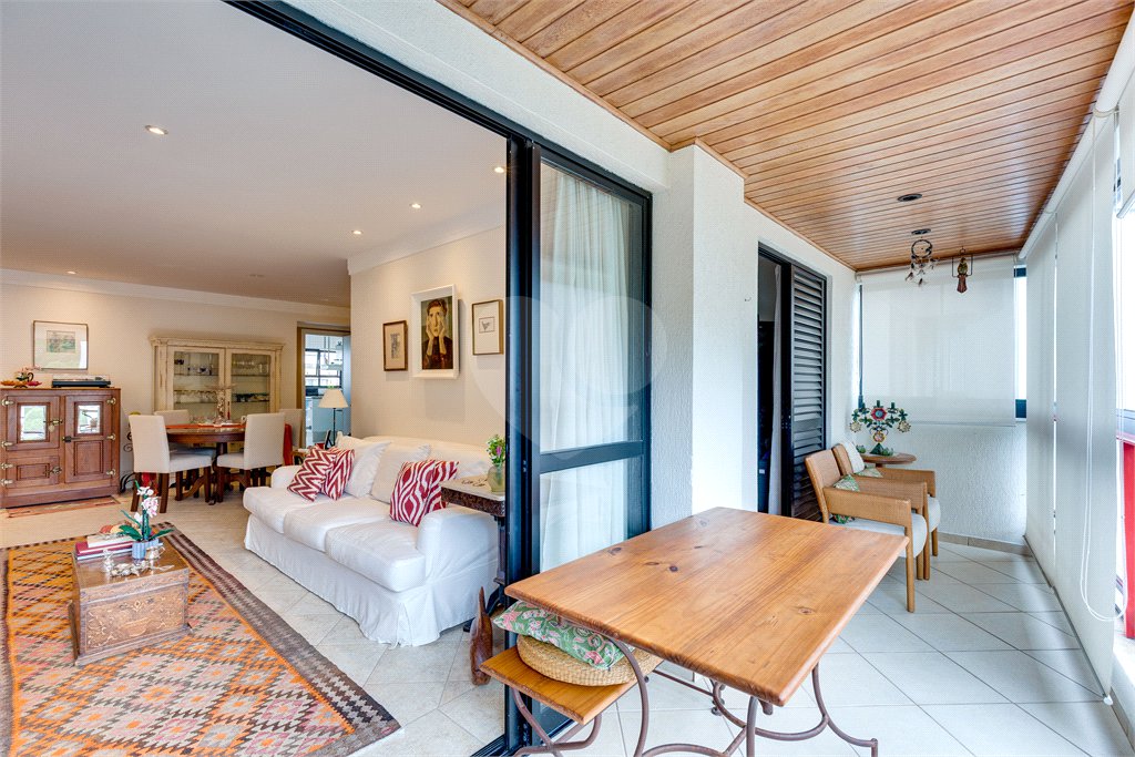 Apartamento à venda com 4 quartos, sendo 2 suítes, em Morumbi, São Paulo, SP