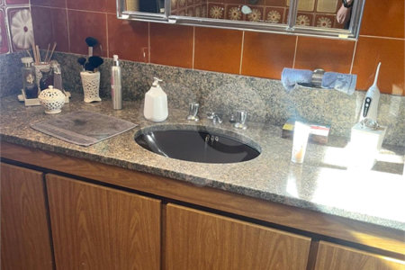 Sobrado à venda com 4 quartos, sendo 1 suíte,  em Jardim Leonor Mendes de Barros, São Paulo, SP