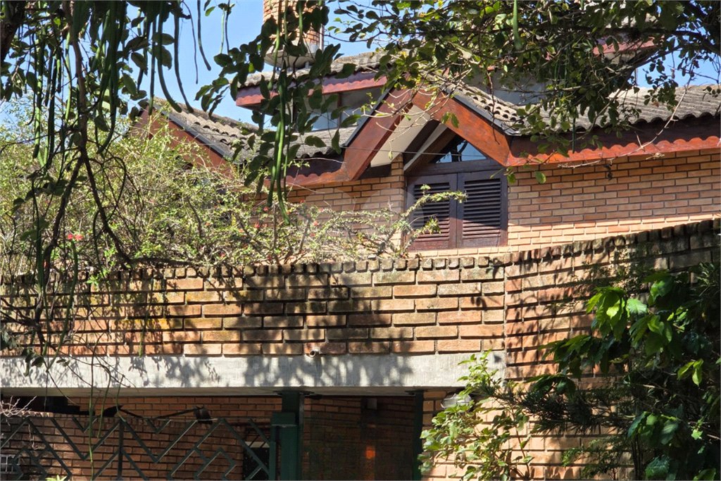 Casa à venda com 4 quartos, sendo 2 suítes, em Cidade São Francisco, São Paulo, SP