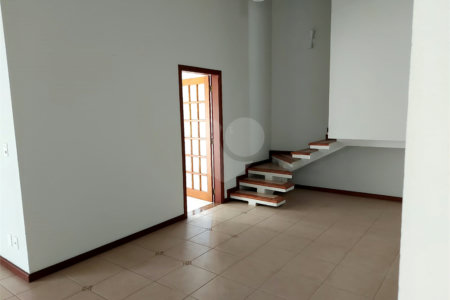 Casa charmosa e elegante localizada no deslumbrante Condomínio Villagio Capriccio Louveira SP