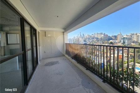 Apartamento à venda com 3 quartos, sendo 1 suíte,  em Pinheiros, São Paulo, SP