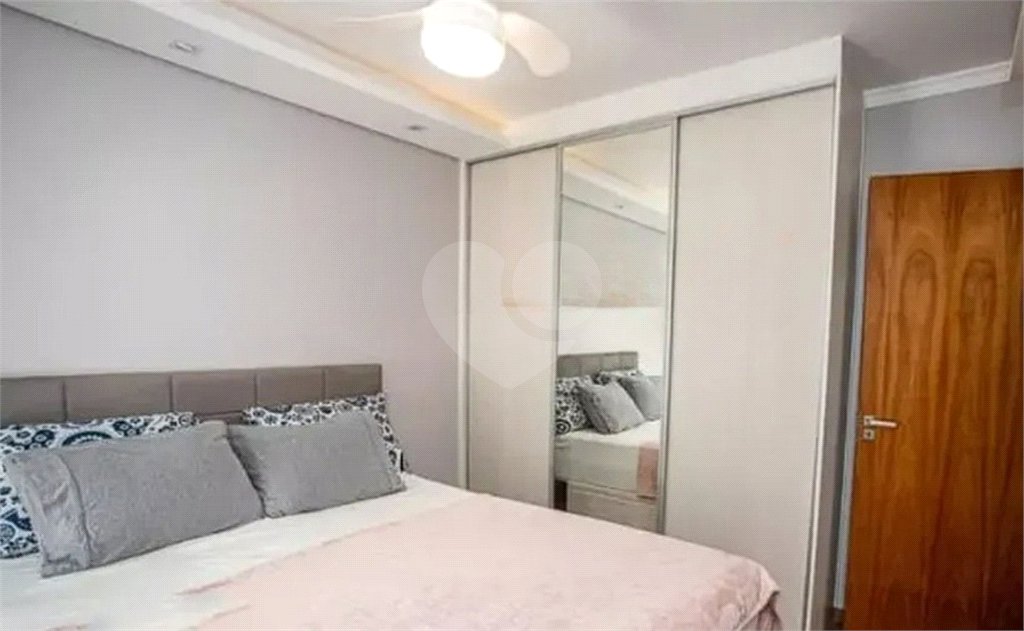 Casa à venda com 3 quartos, sendo 2 suítes, no condomínio Residencial Erika, São Paulo - SP