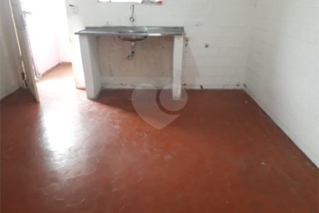 Casa Térrea à venda com 4 quartos, sendo 1 suíte, em Vila Constança, São Paulo, SP