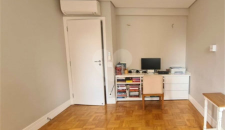 Apartamento à venda com 3 quartos, sendo 1 suíte,  em Vila Uberabinha, São Paulo, SP