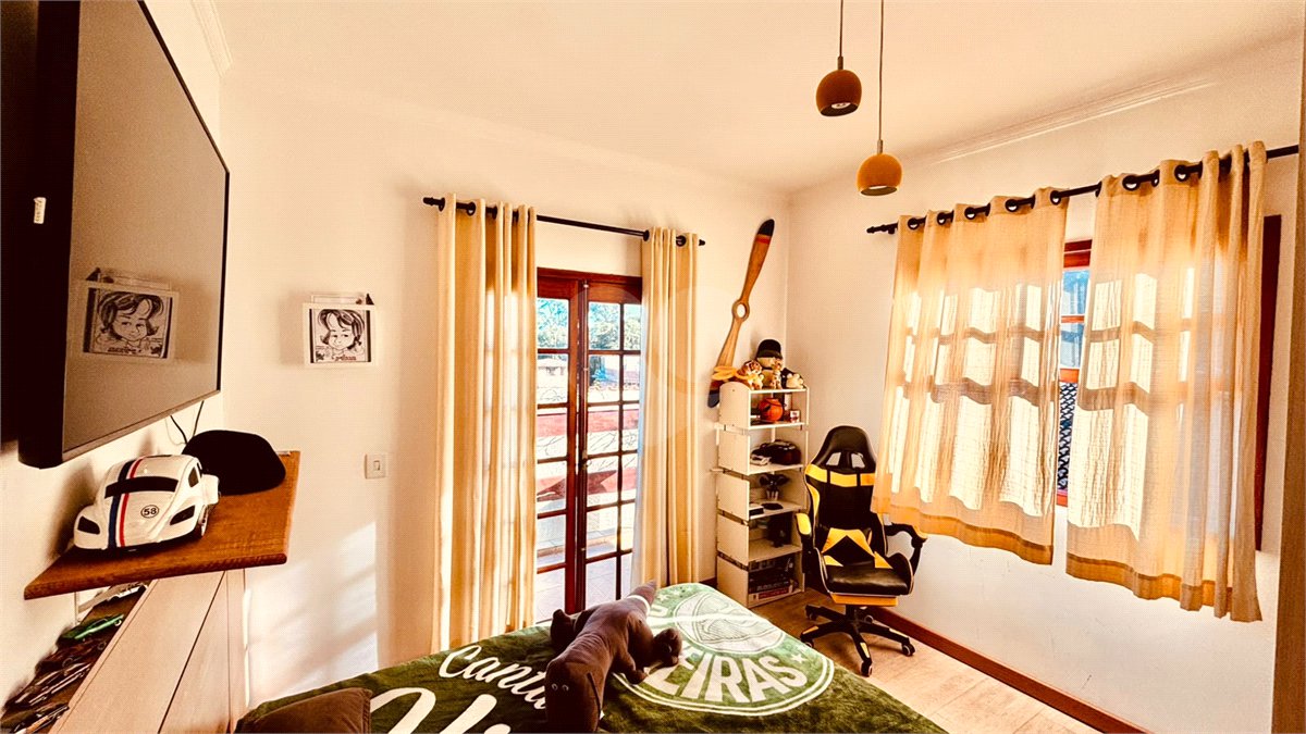 Sobrado à venda com 3 quartos, sendo 1 suíte, em Chácara Recanto Verde, Cotia, SP
