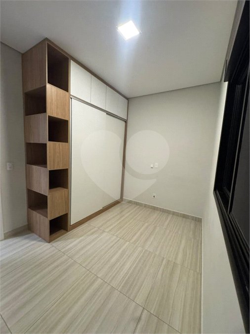 Casa à venda com 3 quartos, sendo 1 suíte, no condomínio Jardim Laguna, Indaiatuba - SP