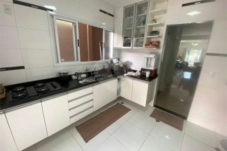 Casa à venda com 4 quartos, sendo 1 suíte, em Vila São Silvestre, São Paulo, SP