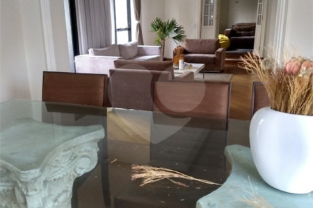 Apartamento à venda com 4 quartos, sendo 3 suítes, em Aclimação, São Paulo, SP
