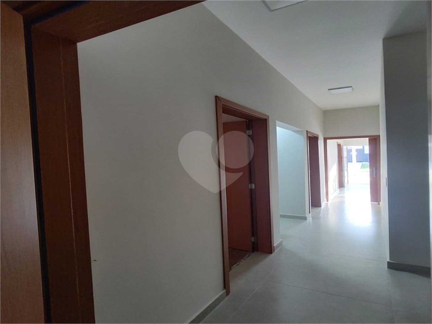 Casa à venda com 3 quartos, sendo 1 suíte,  no condomínio Atibaia Park 1, Atibaia - SP