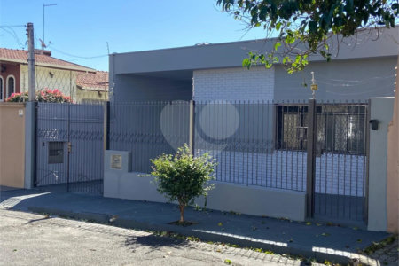 Casa à venda com 3 quartos, sendo 1 suíte, no Centro, Araraquara, SP