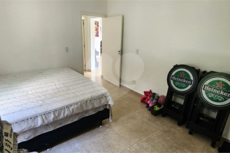Casa à venda com 4 quartos, sendo 2 suítes, no condomínio Marinas, Bom Jesus dos Perdões - SP