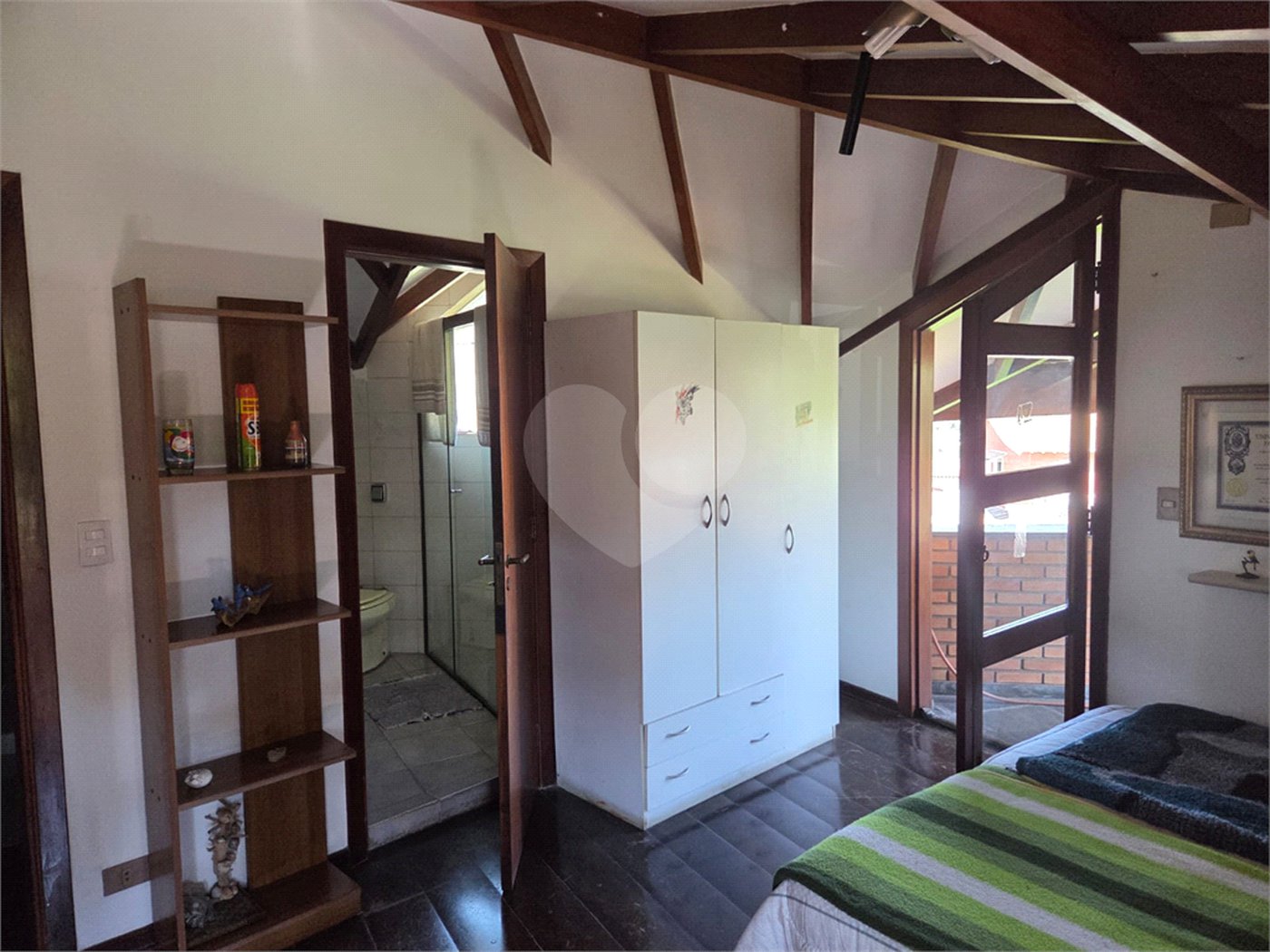 Casa à venda com 4 quartos, sendo 2 suítes, em Cidade São Francisco, São Paulo, SP