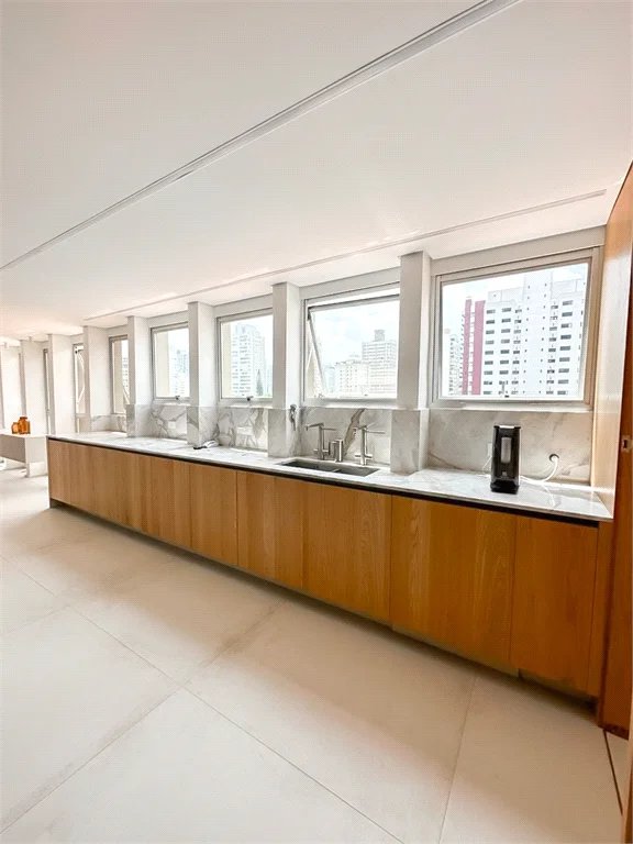 Apartamento à venda com 4 suítes em Vila Cordeiro, São Paulo, SP