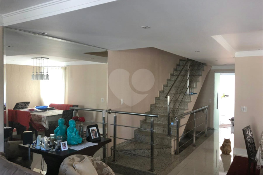 Casa à venda com 4 quartos, sendo 2 suítes, no condomínio Florada da Serra, São Paulo - SP