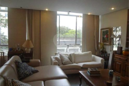Casa à venda com 5 quartos, sendo 2 suítes, em Tijuca, Rio de Janeiro, RJ