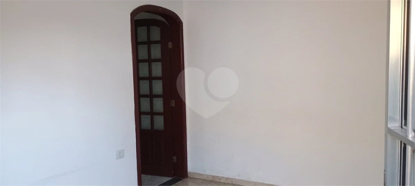 Casa à venda na Vila Galvão, com 210 m²