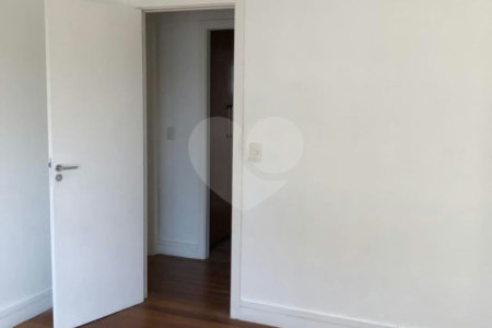 Apartamento à venda com 3 suítes em Vila Suzana, São Paulo, SP