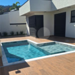 Casa a venda com 04 suítes área gourmet e 6 vagas para autos em condominio fechado Atibaia