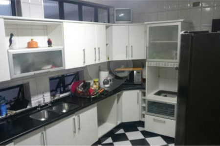Sobrado à venda com 5 quartos, sendo 2 suítes, em Brooklin Paulista, São Paulo, SP