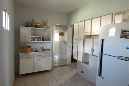 Casa à venda com 4 quartos, sendo 1 suíte, no condomínio Shangri-la, Atibaia - SP