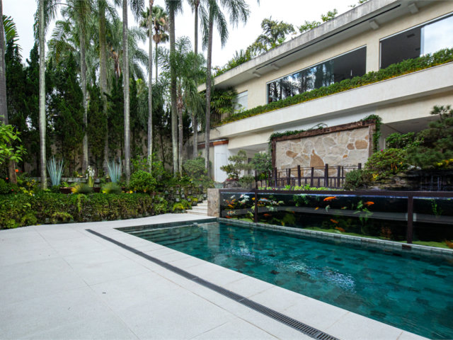 Casa à venda com 5 suítes em Jardim Cordeiro, São Paulo, SP