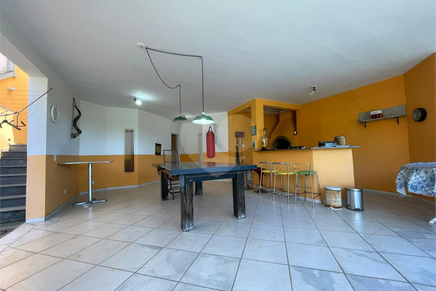 Casa à venda com 4 quartos, sendo 2 suítes, no condomínio Residencial Itatinga I, São Paulo - SP