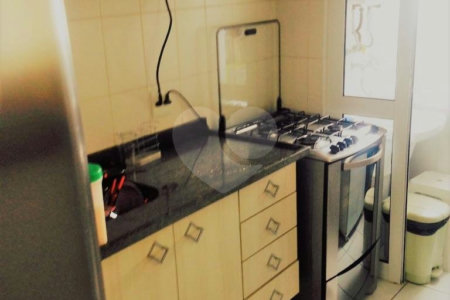 Apartamento com 03 dormitórios no Cambuci.