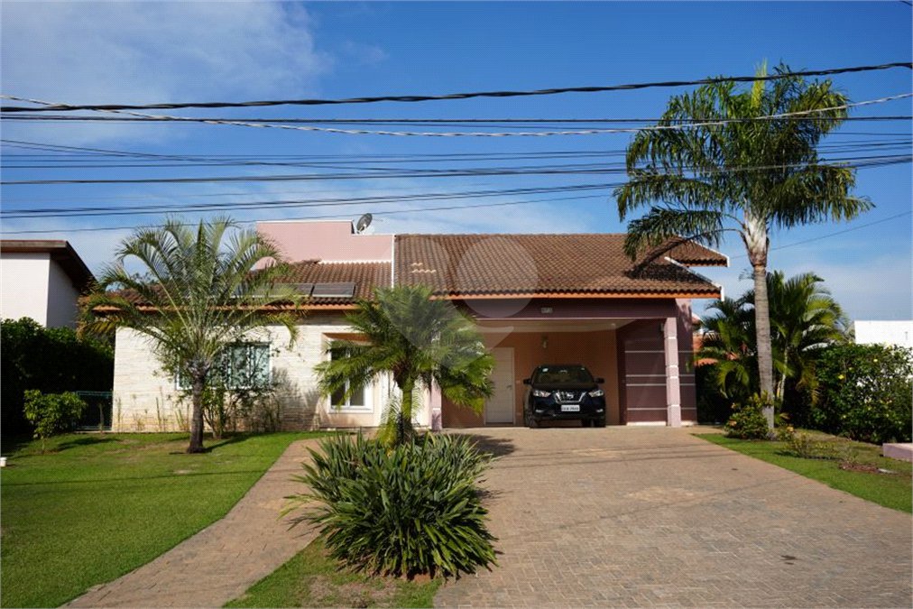 Casa para alugar com 4 quartos, sendo 2 suítes, no condomínio Mont Serrat, Salto - SP